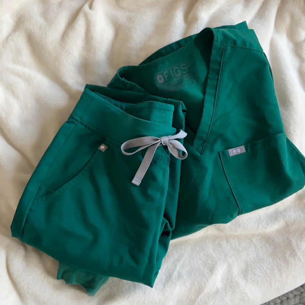 FIGS hunter green scrubs